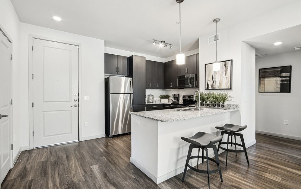 B1 - 2 bedroom floorplan layout with 2 bathrooms and 1037 square feet (Dining
)