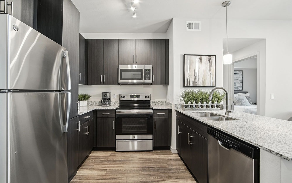B1 - 2 bedroom floorplan layout with 2 bathrooms and 1037 square feet (Kitchen
)