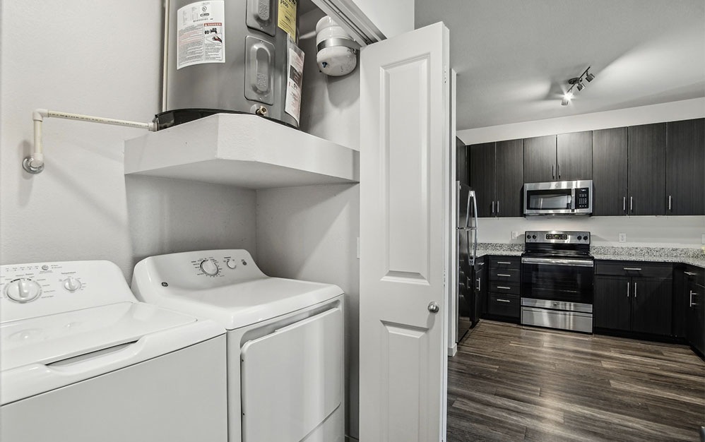 A1  - 1 bedroom floorplan layout with 1 bathroom and 726 square feet (Laundry
)