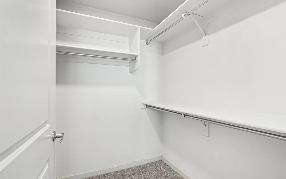 B2 - 2 bedroom floorplan layout with 2 bathrooms and 1145 square feet (Closet
)