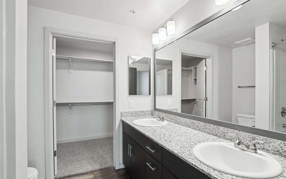 B2 - 2 bedroom floorplan layout with 2 bathrooms and 1145 square feet (Bathroom
)
