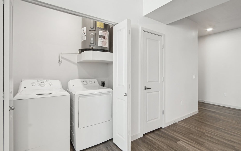 B2 - 2 bedroom floorplan layout with 2 bathrooms and 1145 square feet (Laundry
)